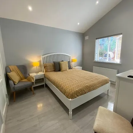 Lägenhet Adorable 2 Double Bedroom Suite W/ Parking Cluain Aodha