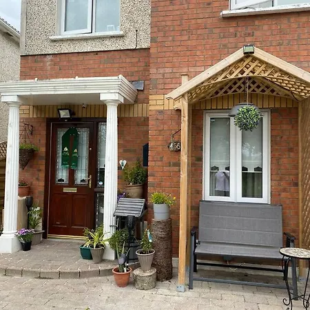 Adorable 2 Double Bedroom Suite W/ Parking Lägenhet Cluain Aodha